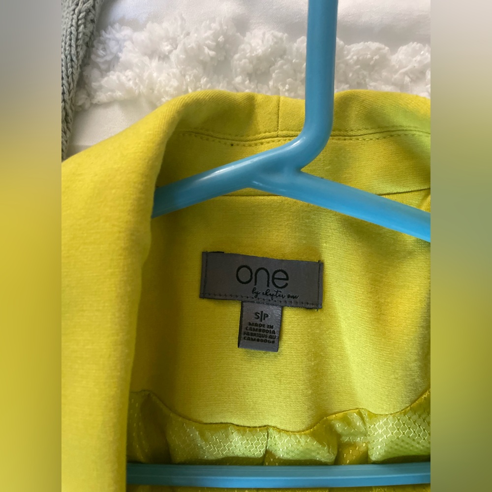 Yellow blazer - Picture 2 of 4